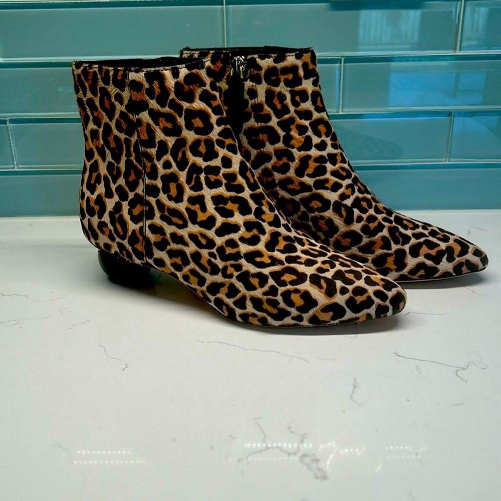 Kate Spade Sydney Cow Leather Leopard Print Booties. Never Worn! Size 5